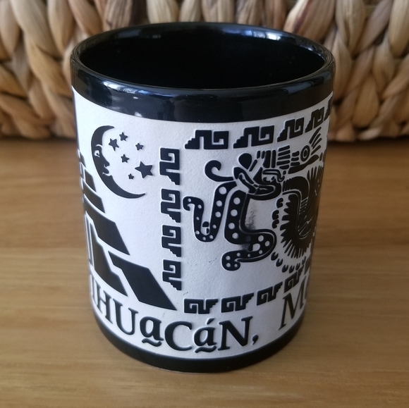 Engraved Quetzalcoal Black Mug Cup Teotithuacan, Mexico Hispanic Heritage GUC - Picture 2 of 6